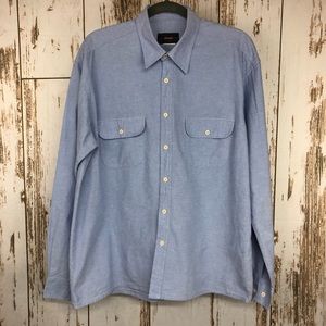 Wrangler Button Up Shirt, Size XL. Light Blue. In excellent condition!
